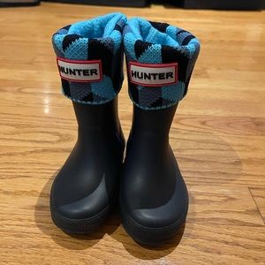Hunter rain boots in navy